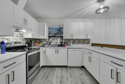 203-7064 133b St, Surrey, BC, V3W8A4 | Card Image