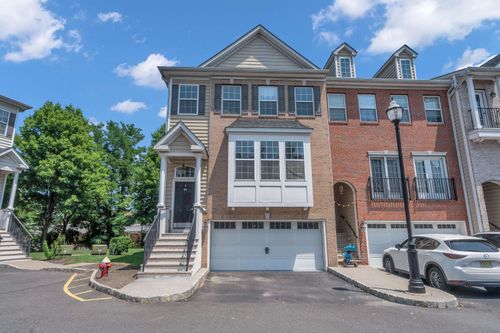 8 Creekside Ct, Secaucus, NJ, 07094-3750 | Card Image