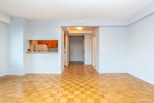 apt-3bb-4 48th Ave, Long Island City, NY, 11109-5602 | Card Image