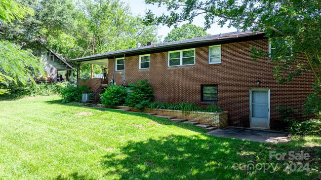 1230 2 Nd St Se, House other with 3 bedrooms, 2 bathrooms and null parking in Hickory NC | Image 14