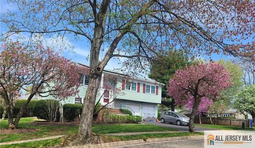 8 Windy Hill Rd, Metuchen, NJ, 08840-1731 | Card Image