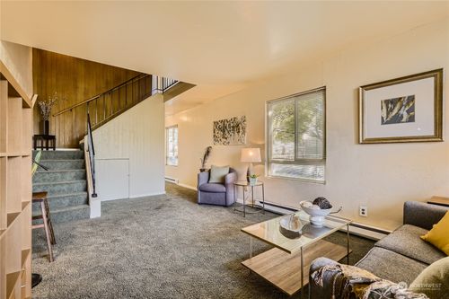 apt-1-100 Martin Luther King Jr Way, Seattle, WA, 98122-6141 | Card Image