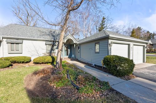 303 Pine Ter, Oconomowoc, WI, 53066-2805 | Card Image