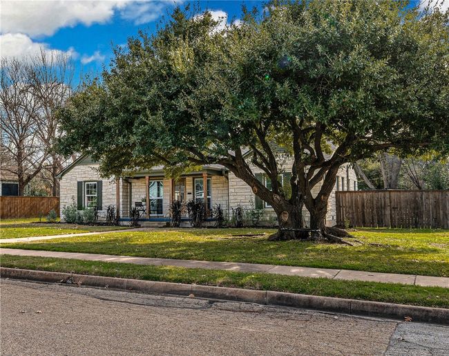 3218 Cumberland Ave, House other with 3 bedrooms, 2 bathrooms and 2 parking in Waco TX | Image 100