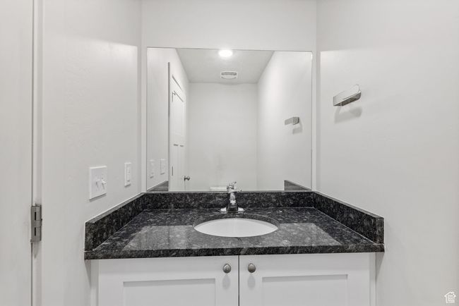 Guest 1/2 Bath | Image 17