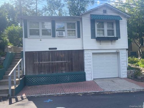 35 Youngs Hill Rd, Huntington, NY, 11743-2154 | Card Image