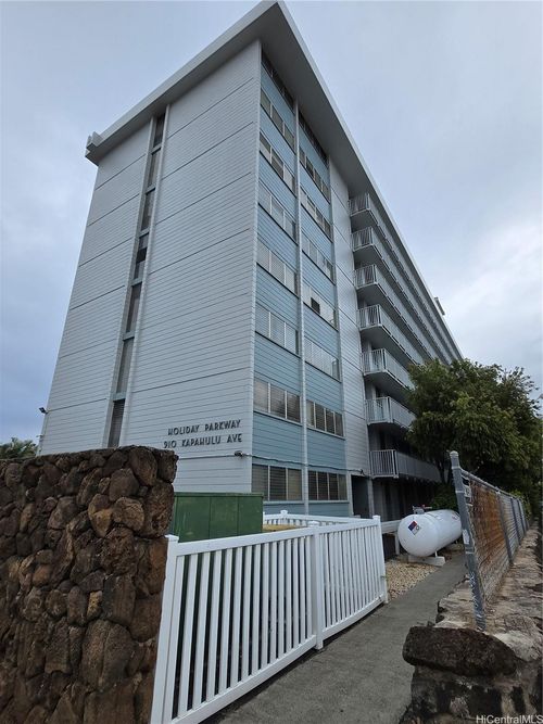 apt-303-910 Kapahulu Ave, Honolulu, HI, 96816-1438 | Card Image