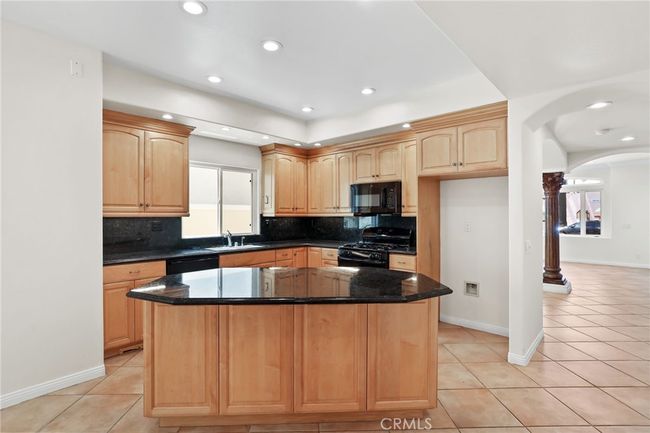 326 6 Th St, House other with 4 bedrooms, 5 bathrooms and 2 parking in Huntington Beach CA | Image 18