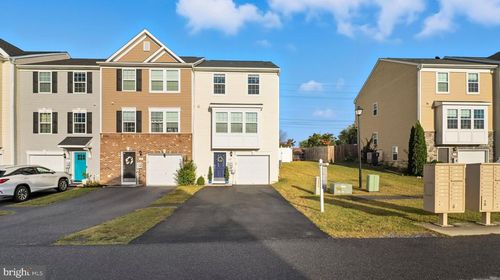 121 Natural Way, MARTINSBURG, WV, 25404-3784 | Card Image