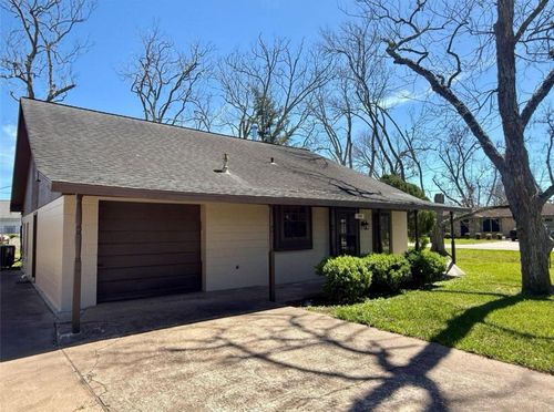 201 2nd St, Brazoria, TX, 77422-8819 | Card Image