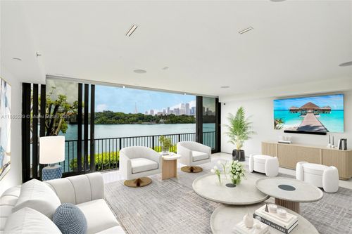 th101-1000 Venetian Way, Miami Beach, FL, 33139-1032 | Card Image