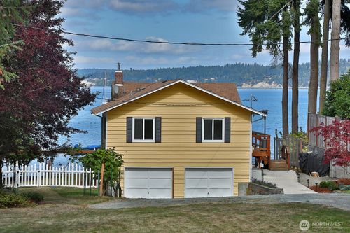 4381 Honeymoon Bay Rd, Greenbank, WA, 98253-6324 | Card Image