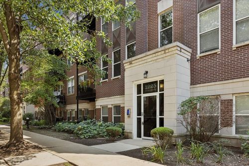 602-1225 Orleans St, Chicago, IL, 60610-7555 | Card Image