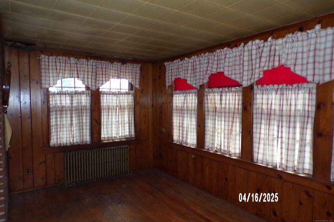 17 Gardners Ln, House other with 3 bedrooms, 2 bathrooms and 4 parking in Ansonia CT | Image 6