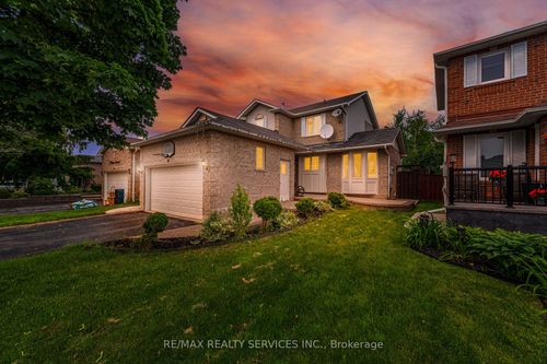 16 Vivians Cres, Brampton, ON, L6Y4T9 | Card Image