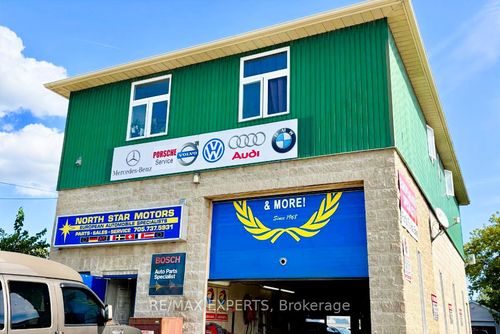 5 Ferndale Dr N, Barrie, ON, L4N9V3 | Card Image