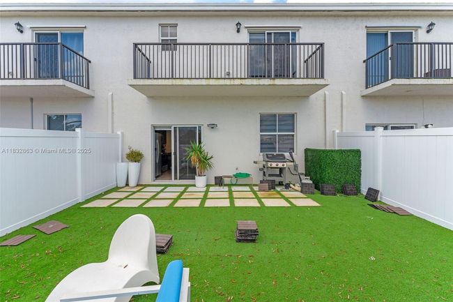 809 Se 16 Th Ct, Townhouse with 3 bedrooms, 3 bathrooms and null parking in Homestead FL | Image 19