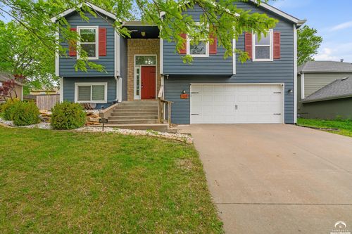 705 N Eagle Pass Dr, Lawrence, KS, 66049-4268 | Card Image