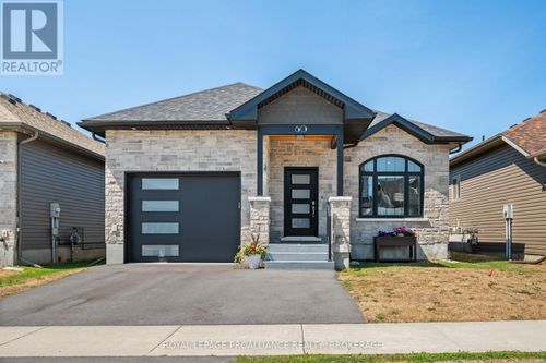 60 Potter Dr, Odessa, ON, K0H2H0 | Card Image