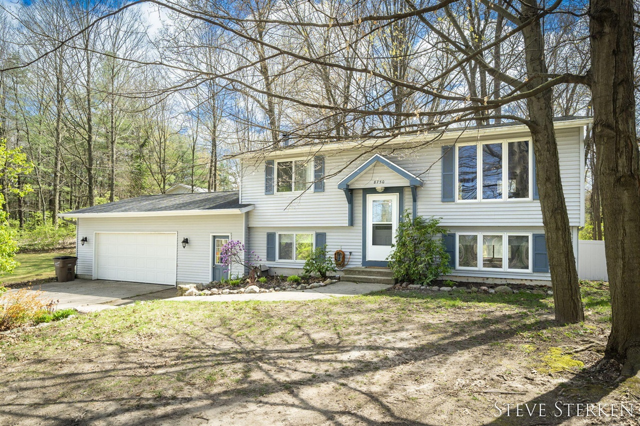 Narnia Trl, Rockford, MI 49341