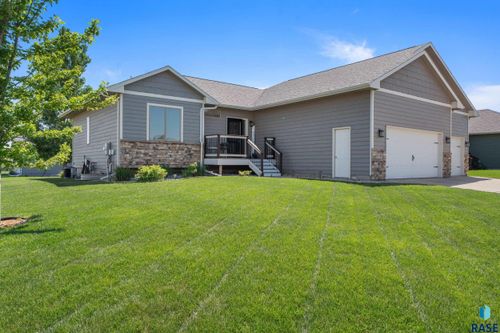 6741 E 44th St Street, Sioux Falls, SD, 57110 | Card Image