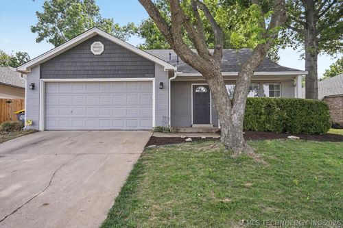 11245 S Nandina Ave, Jenks, OK, 74037-2027 | Card Image