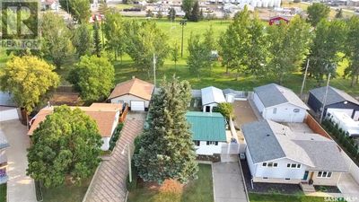 943 Hawthorne Cres, House other with 3 bedrooms, 2 bathrooms and null parking in Moose Jaw SK | Image 3