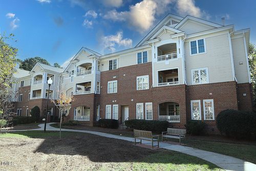 207-100 Northbrook Dr, Raleigh, NC, 27609-7075 | Card Image