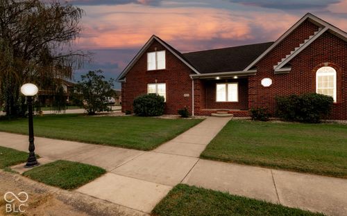 9162 Janelle Dr, Seymour, IN, 47274-4818 | Card Image