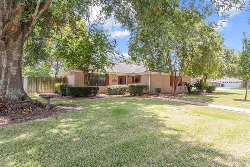 815 Hunter Ridge Ln, Nederland, TX, 77627-2583 | Card Image