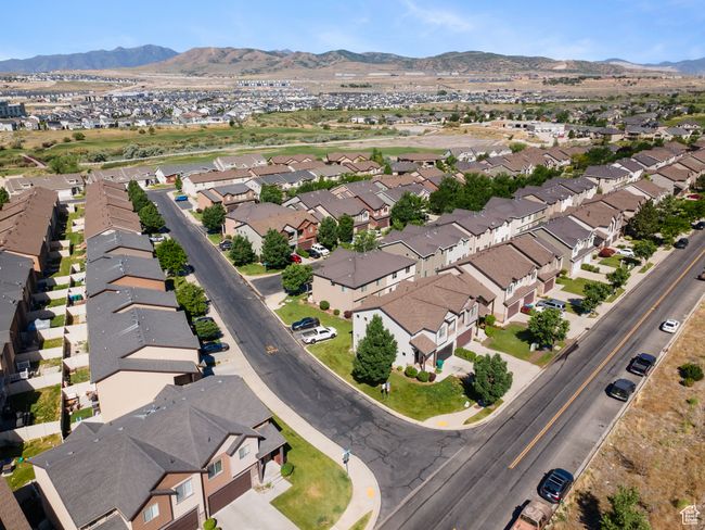 Aerial view of property and surrounding area with nearby suburban area and a mountainous background | Image 33
