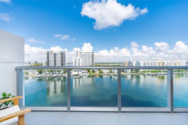 803 - 7928 East Dr, Condo with 2 bedrooms, 2 bathrooms and null parking in North Bay Village FL | Image 26