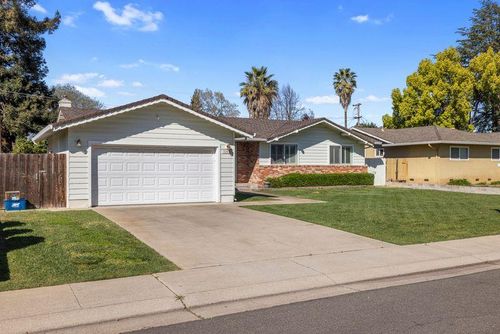 5343 Knox Dr, Linden, CA, 95236-9571 | Card Image