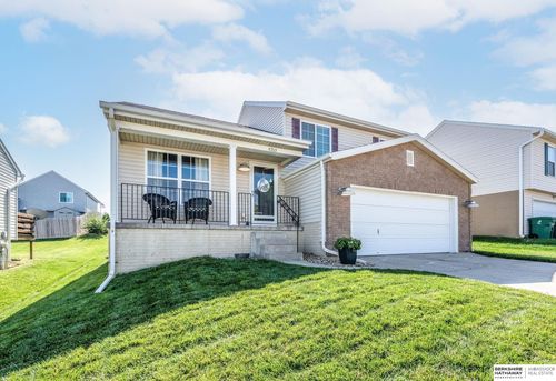 8753 Quest St, Omaha, NE, 68122-5429 | Card Image