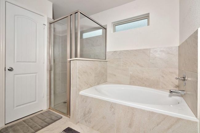 Ensuite Primary Bathroom | Image 22