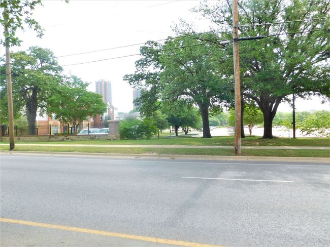 1609 N Locust St, Home with 2 bedrooms, 1 bathrooms and null parking in Denton TX | Image 20