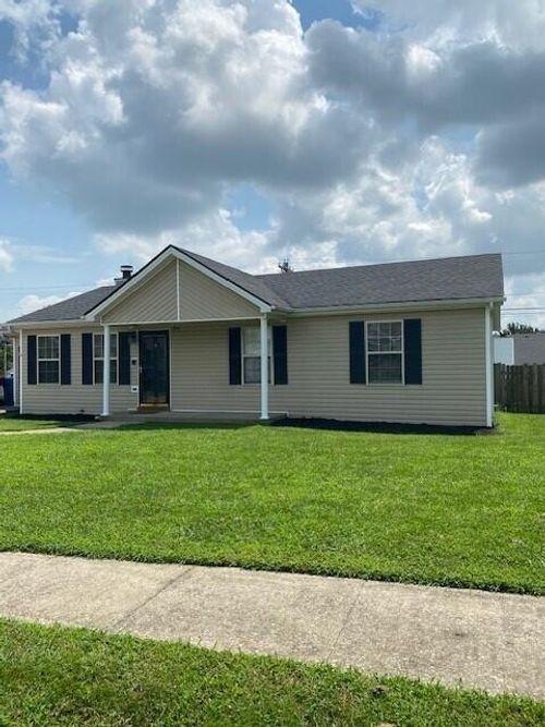 704 Pinoak Dr, Nicholasville, KY, 40356-1293 | Card Image