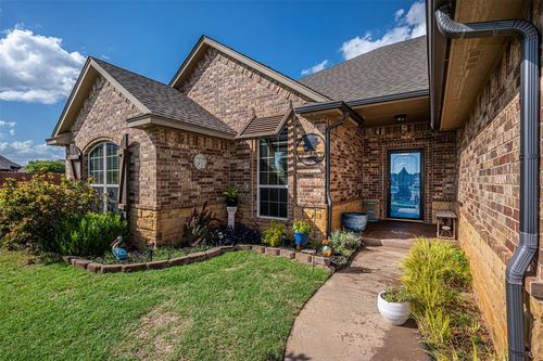 2236 Timber Rdg, Yukon, OK, 73099-5040 | Card Image