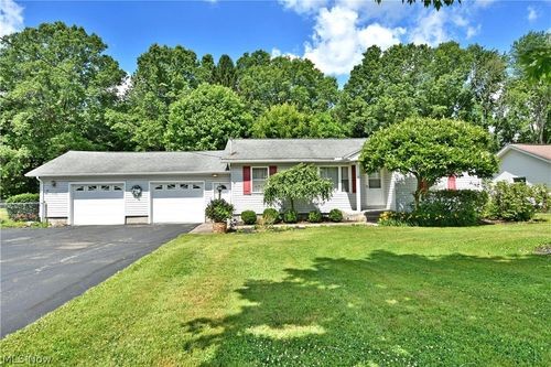 364 Mackey Dr, Vienna, OH, 44473-9641 | Card Image