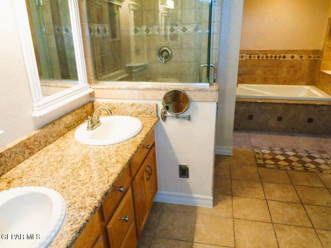 Master Bathroom | Image 29