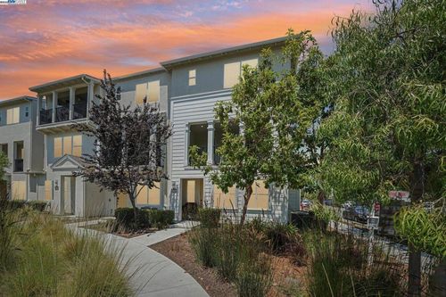 8550 Boardwalk Way, Newark, CA, 94560-3318 | Card Image
