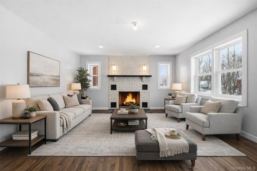 21 Janet Pl, Stony Point, NY, 10980-1805 | Card Image