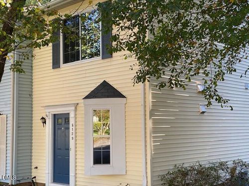 8129 Mcguire Dr, Raleigh, NC, 27616-5689 | Card Image