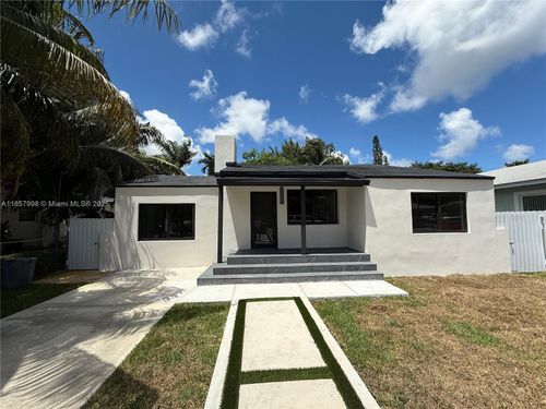 427 Nw 82nd Ter, Miami, FL, 33150-2814 | Card Image