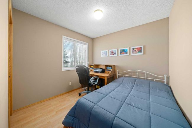 63 Hidden Ranch Close Nw, Home with 3 bedrooms, 2 bathrooms and 4 parking in Calgary AB | Image 28