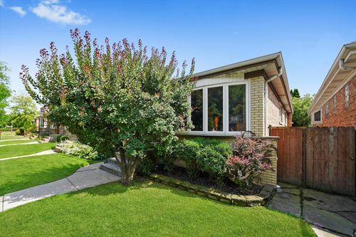 4551 W Foster Ave, CHICAGO, IL, 60630-1728 | Card Image