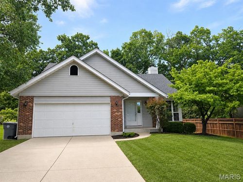 325 Westbrook Dr, O Fallon, MO, 63366-2464 | Card Image