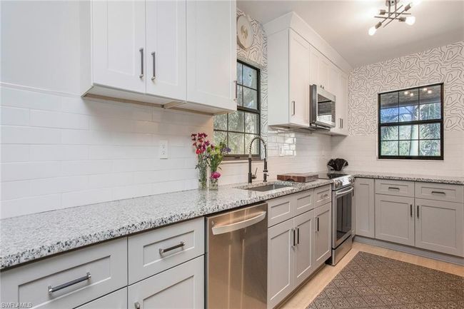 L201 - 5238 Treetops Dr, Condo with 2 bedrooms, 2 bathrooms and null parking in NAPLES FL | Image 12