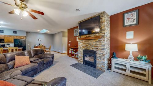24321 County Road 20, Winona, MN, 55987-4393 | Card Image