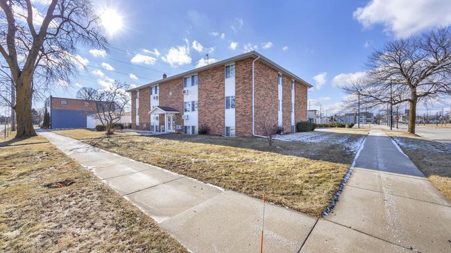 2 - 1106 S 7th Street, Condo with 2 bedrooms, 1 bathrooms and null parking in SHEBOYGAN WI | Image 4